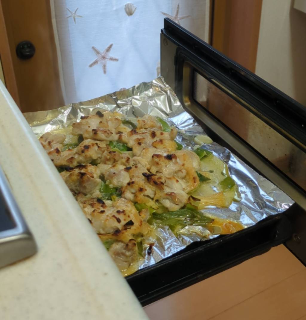 「鶏むね・ネギ・マイタケの発酵ダレ焼き」